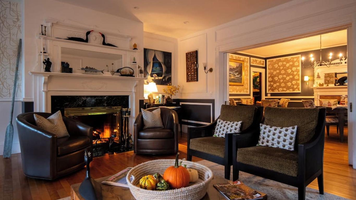 Sand Bar Cottage Inn