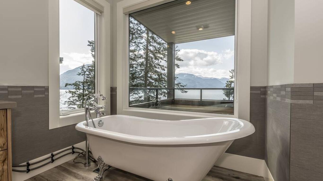 The Lodge on Harrison Lake