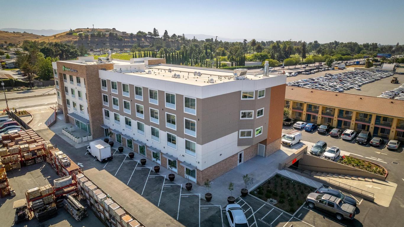 Holiday Inn Express & Suites San Jose – Silicon Valley
